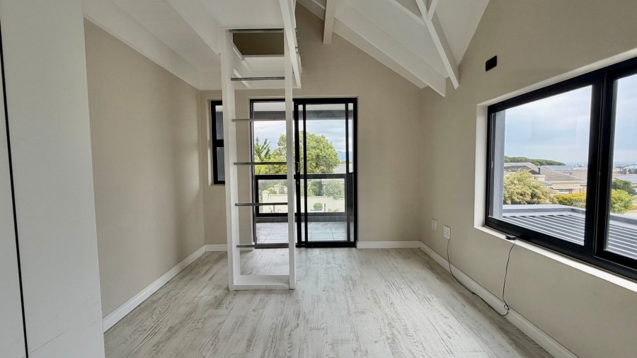 6 Bedroom Property for Sale in Fernwood Western Cape